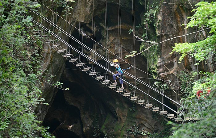 waterfall-canyoning-the-edge